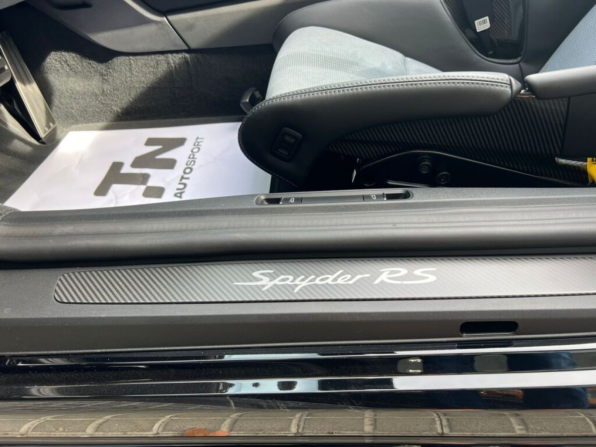 PORSCHE 718 SPYDER RS